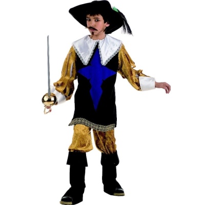 Criança em traje de mosqueteiro com espada e chapéu preto com pena
