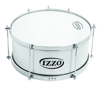 Tambor prateado com pele branca e logotipo IZZO