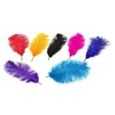 Sete penas coloridas em fundo branco