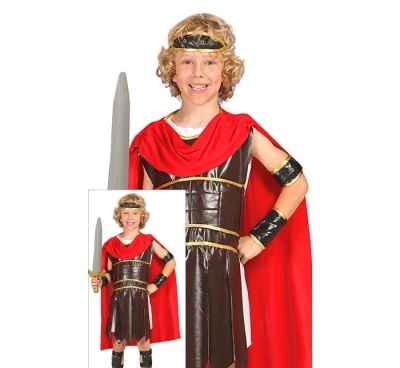 Criança com fantasia romana castanha e vermelha com espada cinza