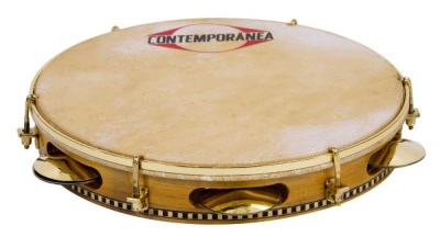 Pandeireta de madeira clara com pele natural e marca CONTEMPORÂNEA