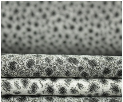 Tecido cinza com padrão de manchas empilhado