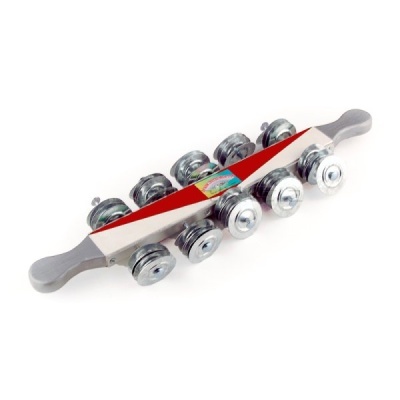 Pandeireta com dez pares de címbalos metálicos montados em estrutura de madeira cinzenta