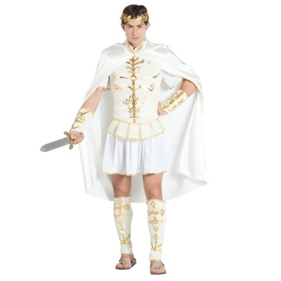 Traje romano branco e dourado com capa e espada