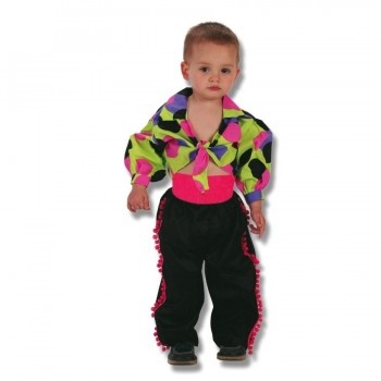 Bebé com camisa colorida e calças pretas com franjas rosa