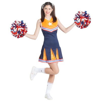 Jovem animadora de azul e amarelo com pompons e ténis brancos