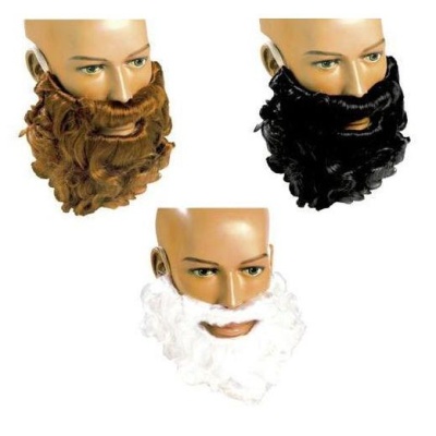 Três barbas falsas coloridas em manequins