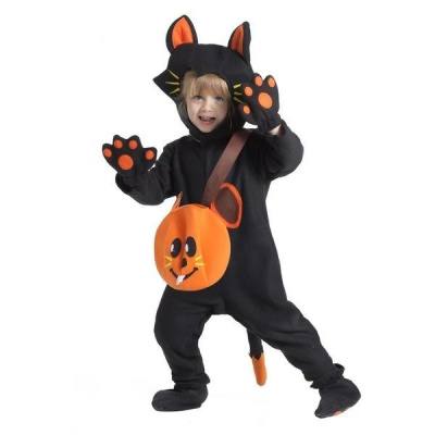 Criança com fato de gato preto com detalhes laranja e bolsa redonda com rosto de gato