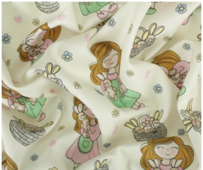 Tecido branco com padrão de meninas e coelhos coloridos