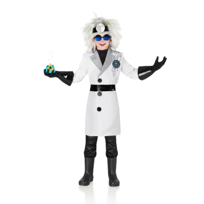 Pessoa com traje de cientista maluco preto e branco segurando objeto azul