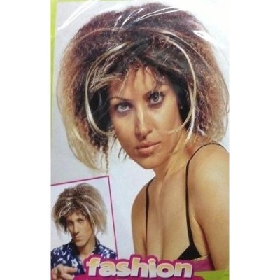 Embalagem de peruca com cabelo volumoso castanho e loiro e texto fashion.