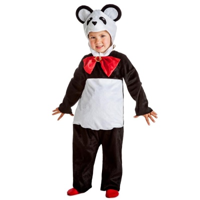 Criança com fato de panda preto e branco com capuz e laço vermelho
