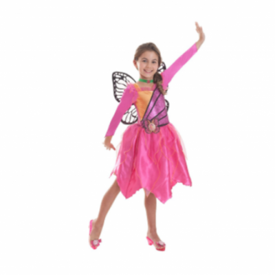 Criança com vestido de fantasia rosa e asas de borboleta pretas