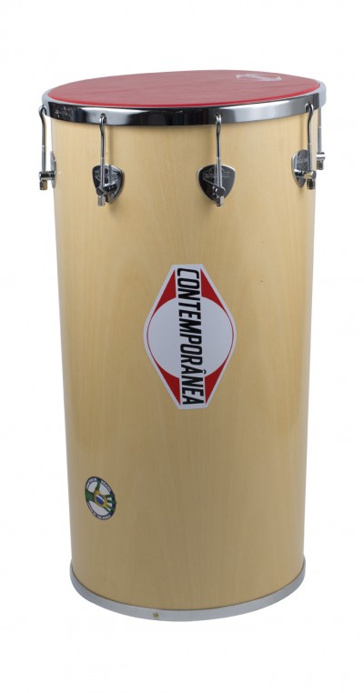 Tambor de percussão com corpo em madeira clara e pele vermelha