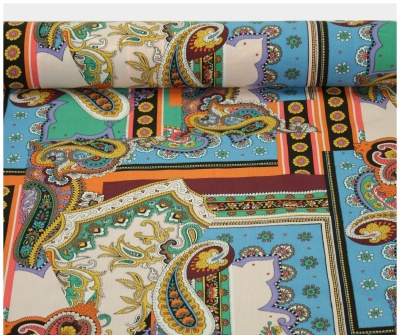 tecido estampado paisley colorido em rolo