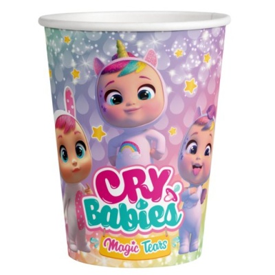 Copo de papel com personagens animados Cry Babies e texto Magic Tears.
