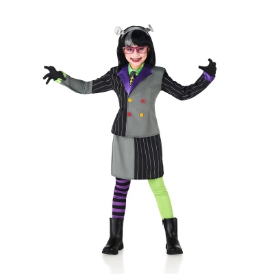 Criança a usar vestido de manga comprida cinza e riscas, calças bicolor, botas pretas, óculos e chapéu com antenas