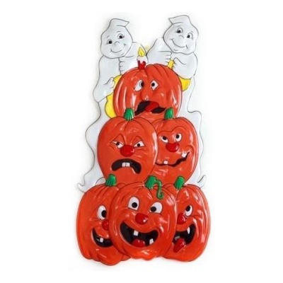 Decoração de Halloween com abóboras e fantasmas