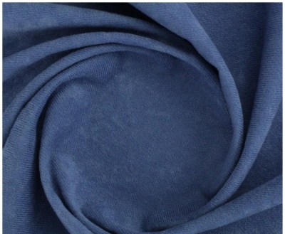 tecido azul dobrado em espiral