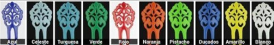 Utensílios de cozinha em plástico coloridos com design recortado e nomes das cores em espanhol