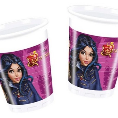 Dois copos de plástico com ilustração da personagem Disney e fundo roxo