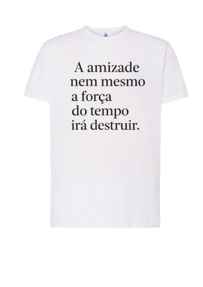 T-shirt branca com texto preto sobre amizade