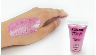 Gel metálico rosa Alpino em tubo e aplicado na mão