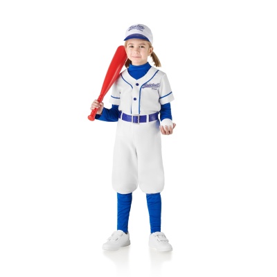 Criança com uniforme de basebol branco e azul segurando bastão vermelho e bola branca
