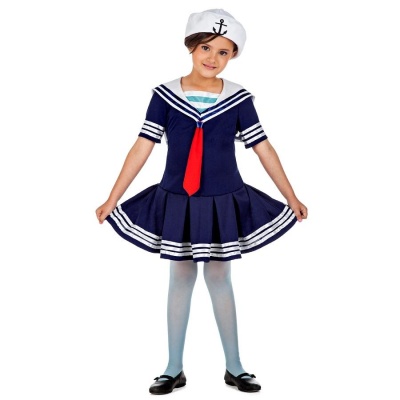 Menina com roupa de marinheiro azul marinho e chapéu branco com âncora preta.