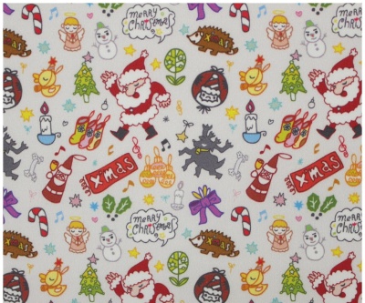 Pano com padrão colorido de Natal incluindo Pai Natal, velas, anjos, árvores, sinos e textos