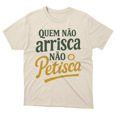 T-shirt bege com texto em português em verdes e amarelos