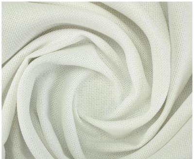 tecido branco em malha fina enrolado em espiral