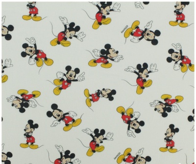 Tecido estampado branco com desenhos do Mickey Mouse em várias poses coloridas