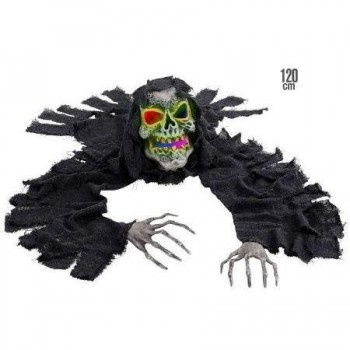 Decoração de caveira com capa preta esfarrapada e mãos cinzentas