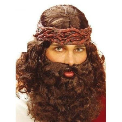 Peruca e barba falsas castanhas onduladas com coroa de madeira, modelo em fundo branco.