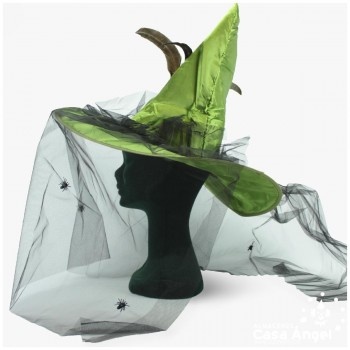 Chapéu de bruxa verde com tecido preto transparente e aranhas