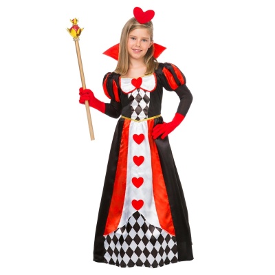 Criança vestida de rainha de copas com cetro e coroação vermelha