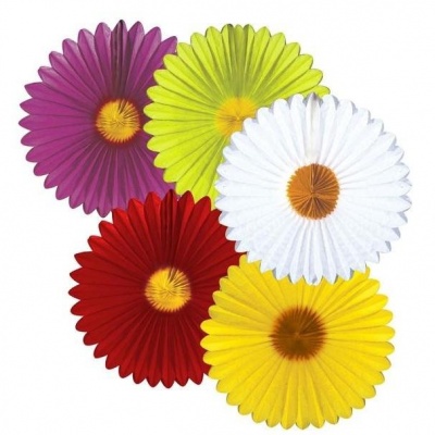 Decorações circulares de papel em cinco cores diferentes com centros coloridos