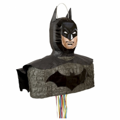 Piñata Batman com máscara preta, capa e corpo cinza escuro e fitas coloridas