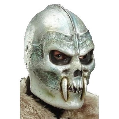 Máscara de caveira prateada com presas grandes e acabamento envelhecido