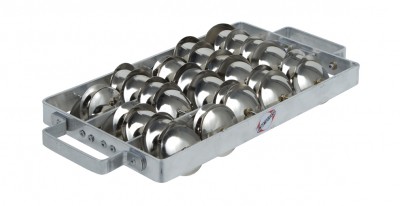 Forma metálica para bombons com 24 cavidades e alças laterais