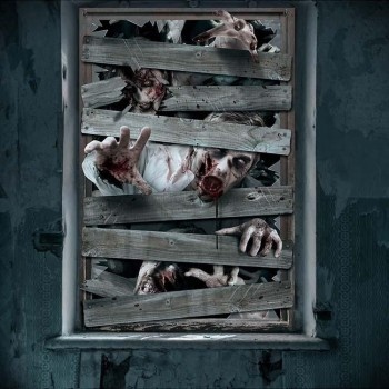 Janela com tábuas de madeira e zumbis tentando sair