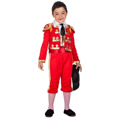 Criança com fato de toureiro vermelho e dourado segurando chapéu preto.