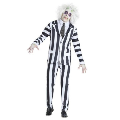 Homem com fato listrado preto e branco, gravata, peruca branca e maquiagem, pose assustadora.