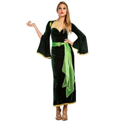 Vestido verde escuro de veludo com mangas largas e cinto verde claro