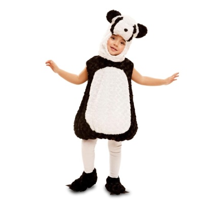 Criança vestindo fato de panda felpudo preto e branco com capuz e sapatos combinando