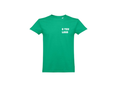 Camiseta verde com texto branco O TEU LOGO
