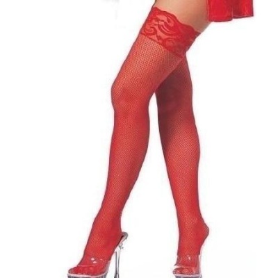 Meias vermelhas de rede até à coxa com barra de renda e sapatos de salto alto transparentes