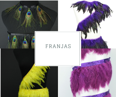 Diferentes franjas coloridas feitas com penas exibidas em manequins, com texto FRANJAS ao centro