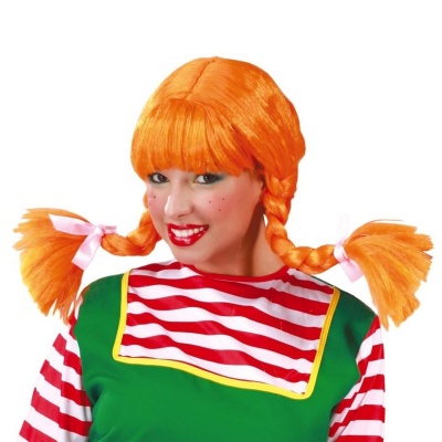 Pessoa com peruca laranja e roupa com riscas vermelhas, brancas e verde